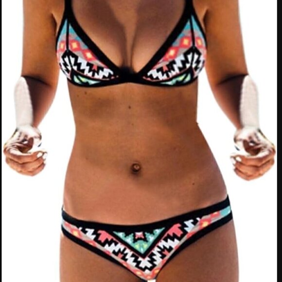 Colorful Geometric Print 2 Pc Bikini Set Size Medium - Picture 8 of 8